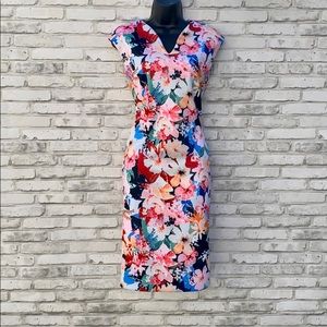 🤍 NWT T Tahari V- Neck Floral Scuba Dress 🤍